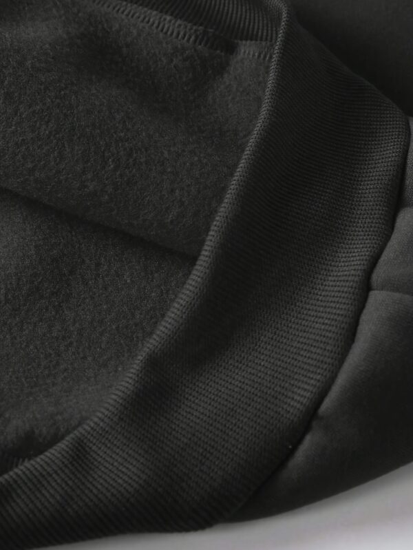 Sweat à Capuche Noire Élégante pour Femme avec cagoule- Imprimé Graphique "PAS de RÈGLES!" – Image 5
