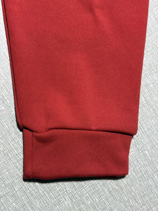 Sweat capuche rouge pour homme avec imprimé cassette rétro et crayon – Image 10