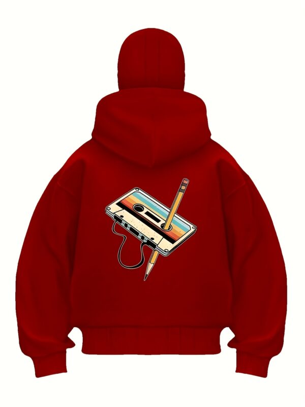 Sweat capuche rouge pour homme avec imprimé cassette rétro et crayon – Image 2